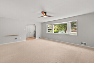 8515 Farrell Dr in Chevy Chase, MD - Building Photo - Building Photo