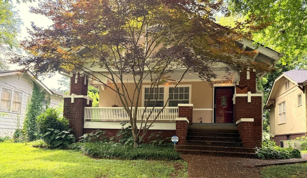 221 Morningside Dr in Chattanooga, TN - Building Photo