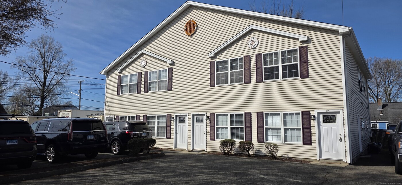14 Berwyn St in Milford, CT - Building Photo