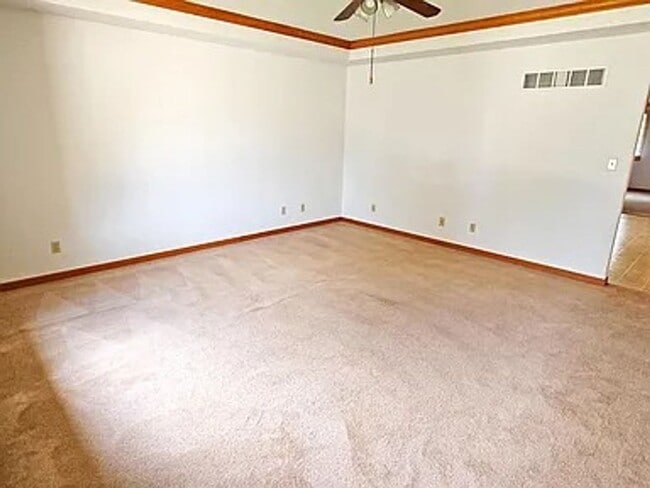 1600 Schubert Dr in Morris, IL - Building Photo - Building Photo