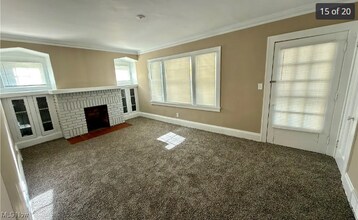 825 Helmsdale Rd, Unit Upper in Cleveland Heights, OH - Building Photo - Building Photo