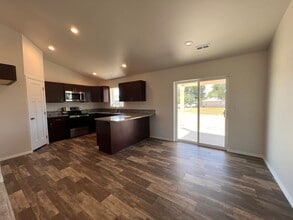 1416 S Madison St in Moses Lake, WA - Building Photo - Building Photo