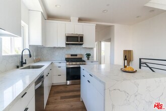 4507 W 18th St in Los Angeles, CA - Building Photo - Building Photo