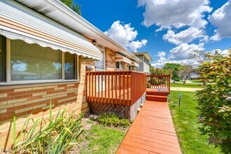 24665 Robinia Dr in Bedford Heights, OH - Building Photo - Building Photo