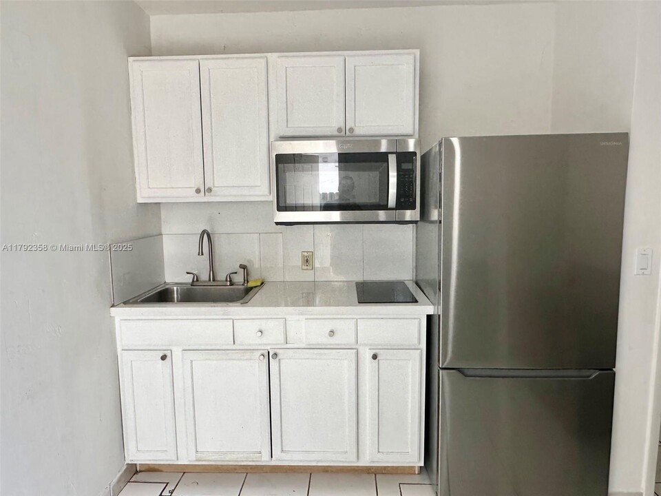 1040 N 73rd Way in Hollywood, FL - Building Photo