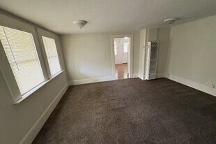 824 Spencer Ave, Unit Apt 2 in Santa Rosa, CA - Building Photo