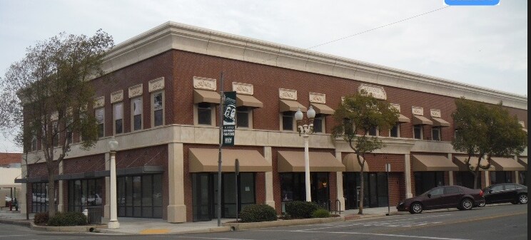 223 N Irwin St in Hanford, CA - Building Photo