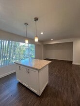 Villas at Orange in Orange, CA - Foto de edificio - Building Photo