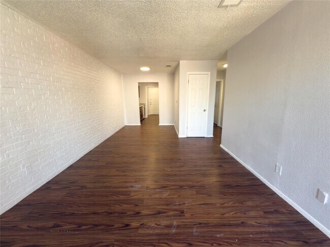 8204 Sam Rayburn Dr in Austin, TX - Building Photo - Building Photo