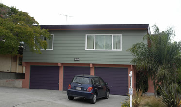 2435 Palmetto St in Oakland, CA - Building Photo - Building Photo