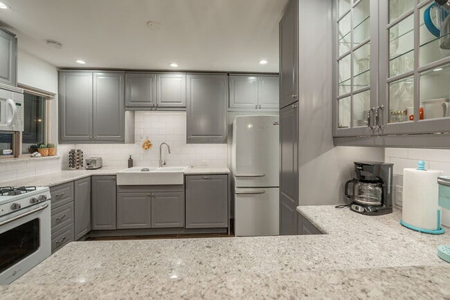 1540 W Berridge Ln in Phoenix, AZ - Building Photo - Building Photo