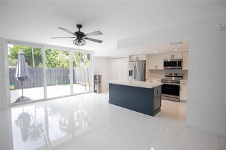 2714 NE 8th St in Hallandale Beach, FL - Building Photo - Building Photo