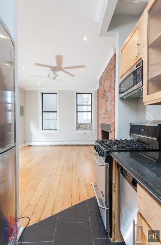 AVENUE B, Unit 7/4FN in New York, NY - Foto de edificio - Building Photo