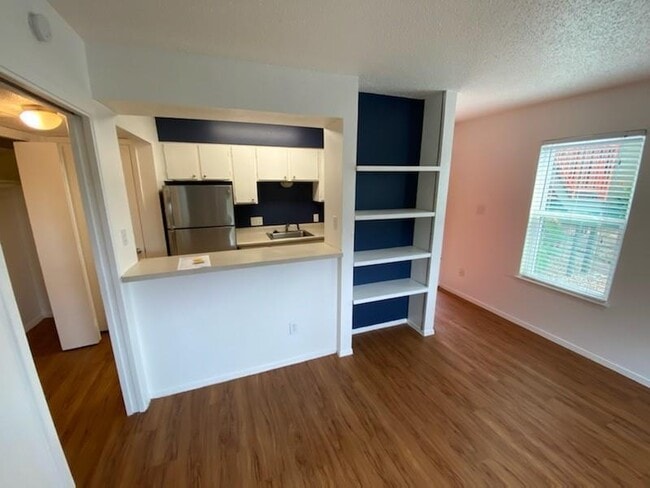 property at 808 Winflo Dr