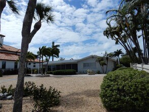 337 1st St W in St. Petersburg, FL - Building Photo - Building Photo