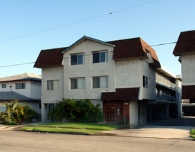 Prairie Pine Apartments in Hawthorne, CA - Building Photo - Building Photo