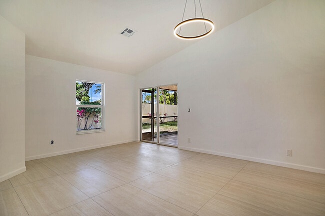 320 NE 42nd St in Boca Raton, FL - Building Photo - Building Photo