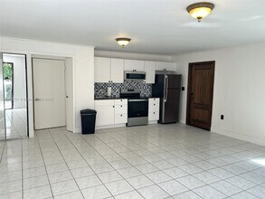 262 NE 96th St in Miami Shores, FL - Foto de edificio - Building Photo