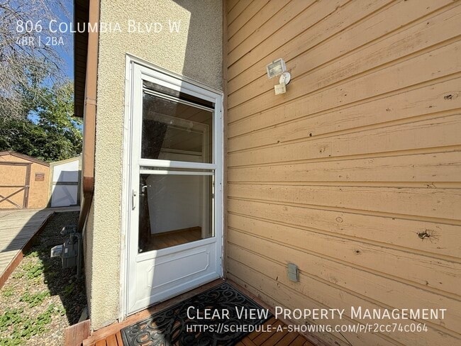 806 Columbia Blvd W in Lethbridge, AB - Building Photo - Building Photo