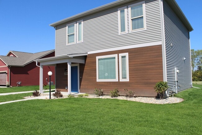 2324 Lovie Ln in Champaign, IL - Building Photo - Building Photo