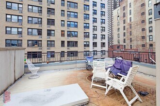 326 E 35th St in New York, NY - Building Photo - Building Photo