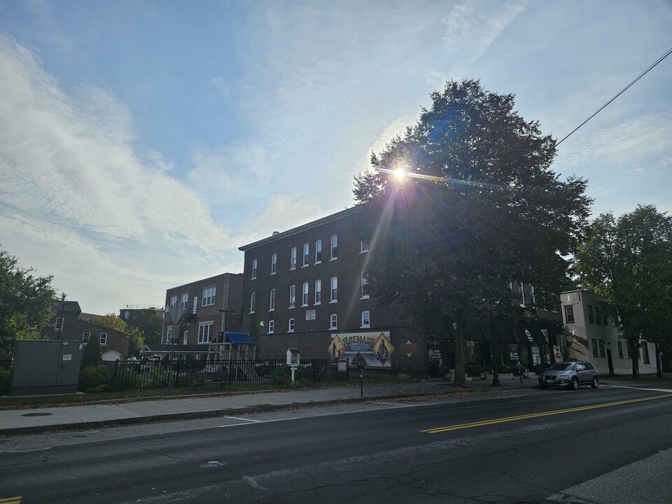 10-12 Vernon St in Keene, NH - Building Photo