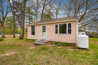 20 Lake View Ave in Salem, CT - Building Photo - Building Photo