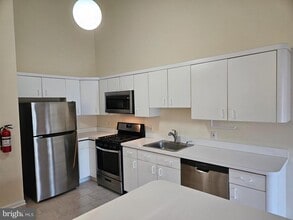 409 Talon Ct in Trenton, NJ - Building Photo - Building Photo