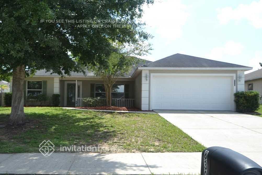 830 Breezy Lake Way in Minneola, FL - Building Photo