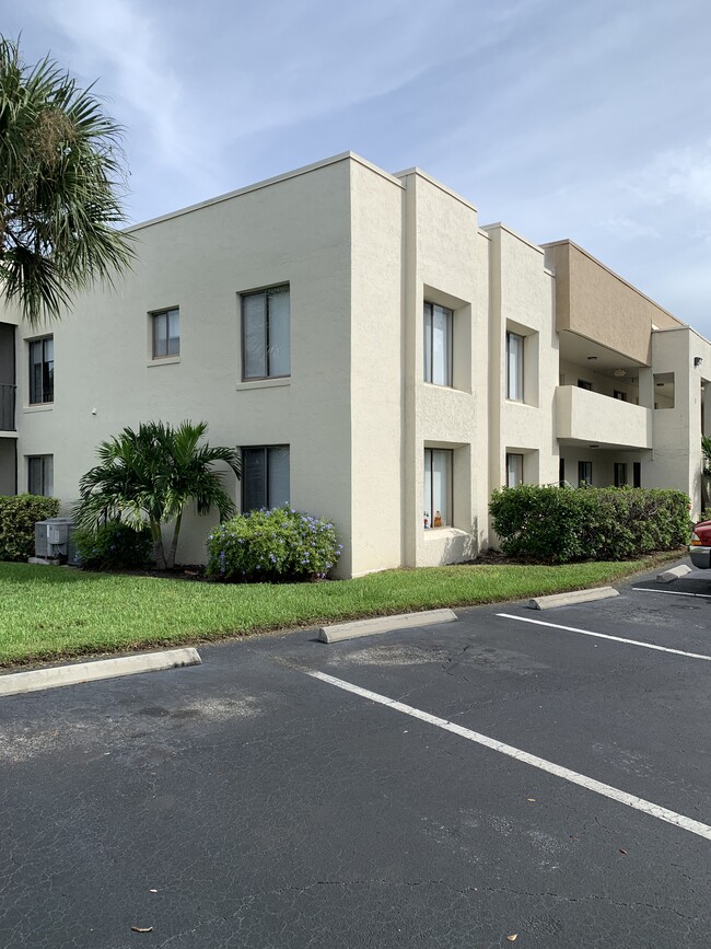 200 International Dr in Cape Canaveral, FL - Building Photo - Building Photo