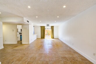 9031 Sharpcrest St in Houston, TX - Building Photo - Building Photo