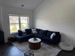 68 Park Ave, Unit 2D in Bay Shore, NY - Foto de edificio - Building Photo