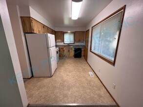 1202 SE Roberts Ave in Gresham, OR - Building Photo - Building Photo