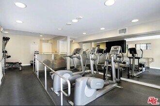 7320 Hawthorn Ave, Unit 7320HawthornAve#213 in Los Angeles, CA - Foto de edificio - Building Photo