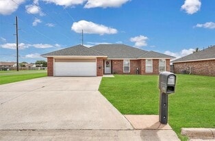 1500 Sommerset Pl in Altus, OK - Building Photo