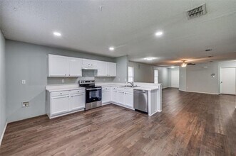 8405 Seven Oaks Ln in Denton, TX - Building Photo - Building Photo