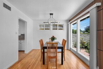 5210 Ventura Canyon Ave in Los Angeles, CA - Building Photo - Building Photo