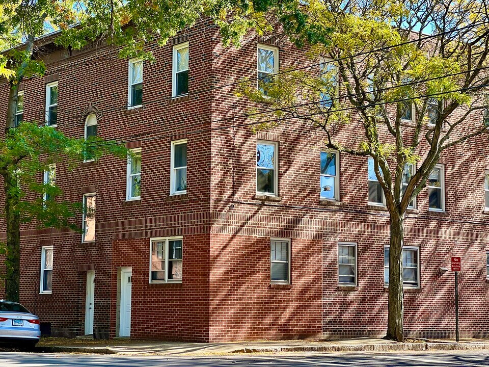 206 St John St in New Haven, CT - Building Photo