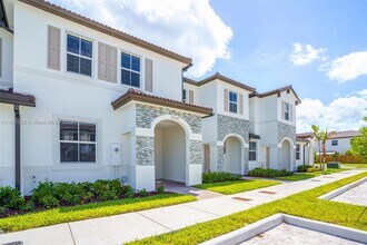 2664 SE 28th St in Homestead, FL - Foto de edificio - Building Photo