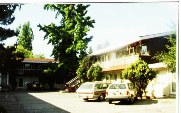 57 Ross Ave in San Anselmo, CA - Foto de edificio - Building Photo