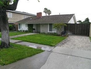 5137 E Vista Hermosa St in Long Beach, CA - Building Photo - Building Photo