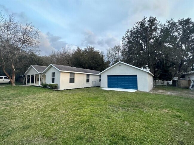 38146 Archer Ave in Zephyrhills, FL - Building Photo - Building Photo