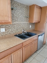 1008 Willow Tree Dr in Las Vegas, NV - Building Photo - Building Photo