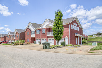 Vineland Carriage Homes Apartments in Vine Grove, KY - Building Photo - Building Photo