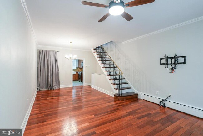 2429 S Garnet St in Philadelphia, PA - Building Photo - Building Photo