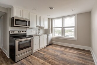 Historic Style, Modern Comforts, Prime Loc in Detroit, MI - Building Photo - Building Photo