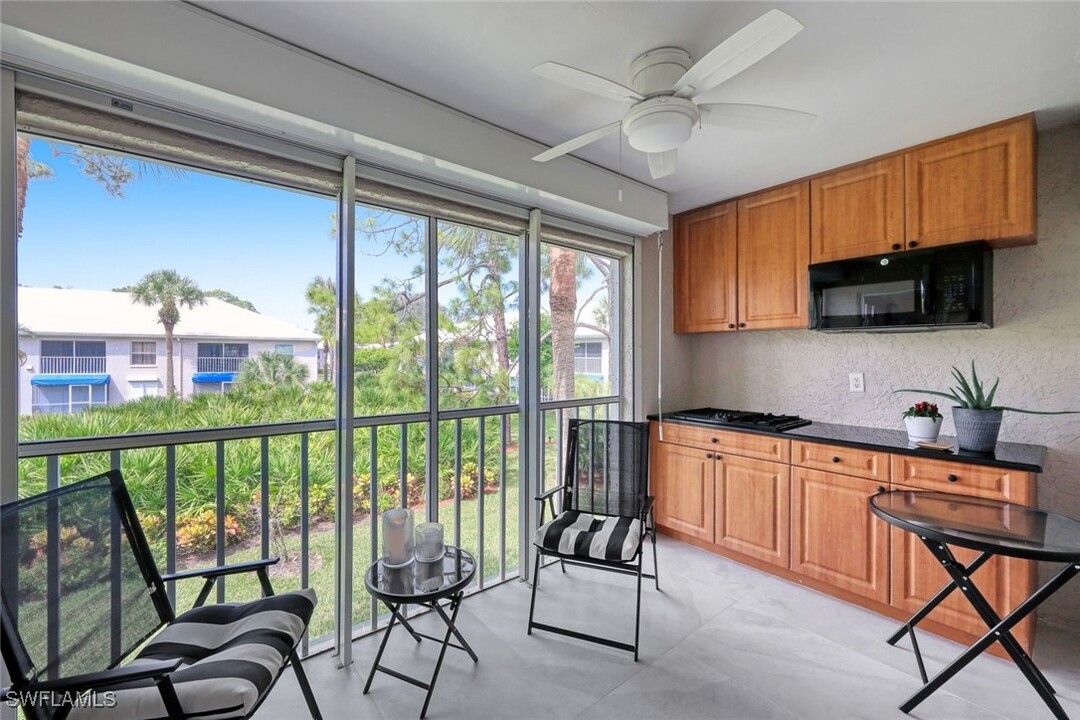 881 Gulf Pavillion Dr in Naples, FL - Foto de edificio