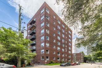 Sadler's Court Apartments in Ottawa, ON - Building Photo - Building Photo