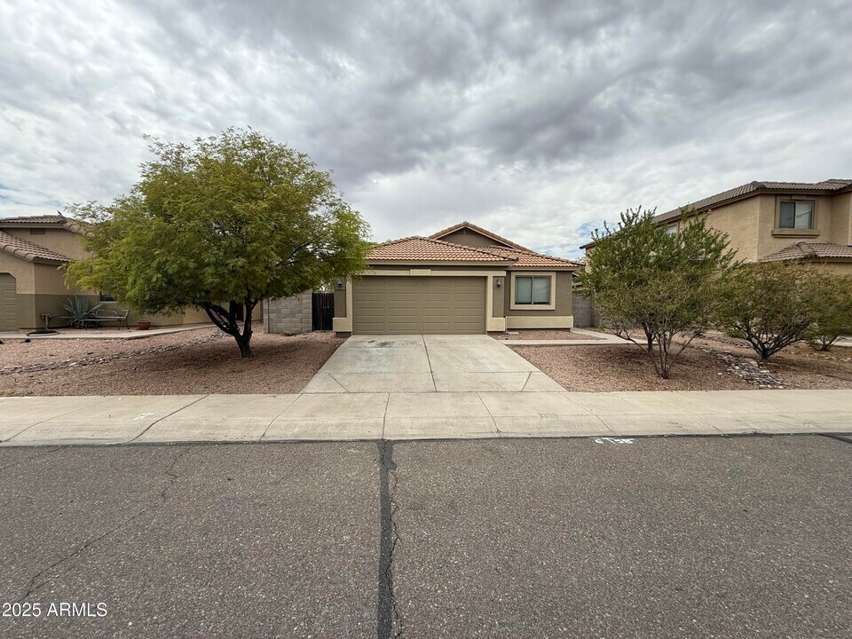 24133 W Tonto St in Buckeye, AZ - Building Photo