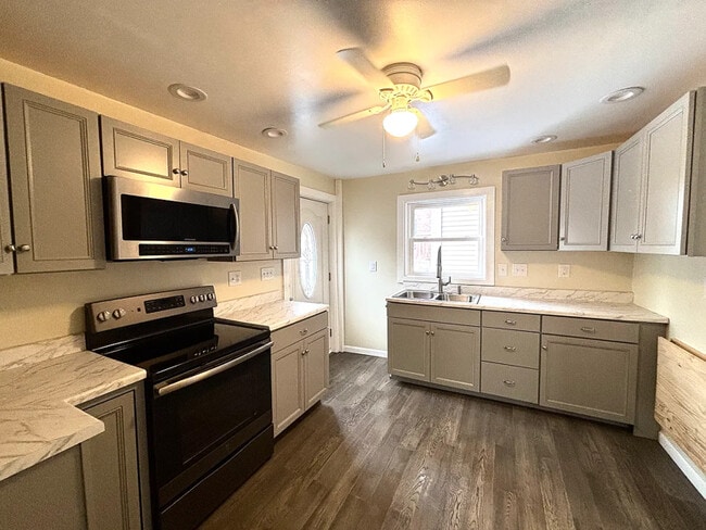 107 N Main St